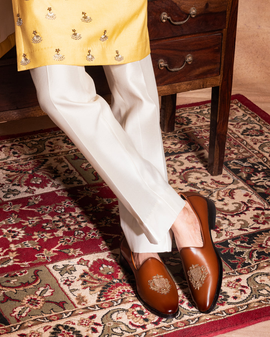 PLAIN TOE EMBROIDERED SHOES